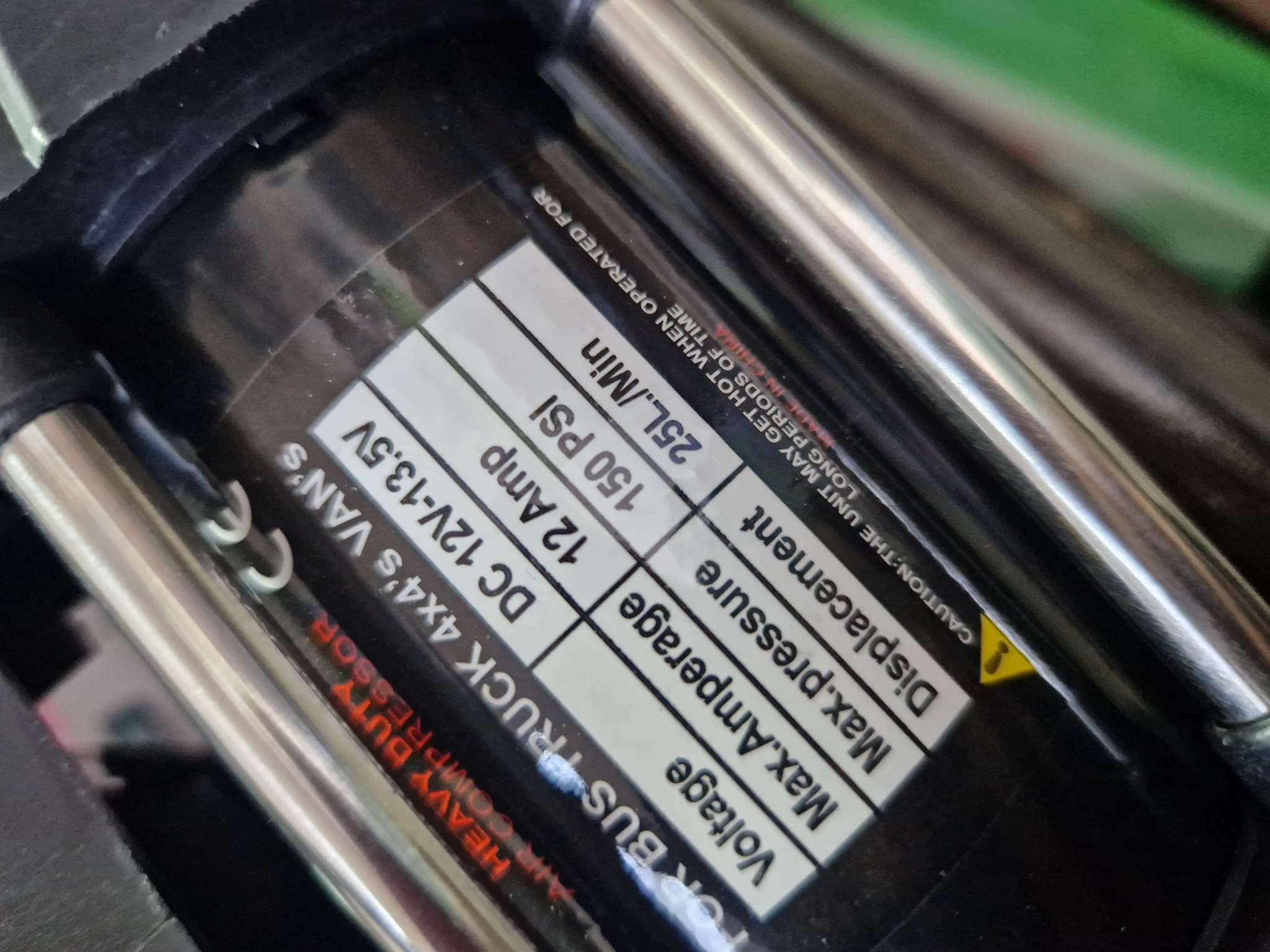 Фотография покупателя товара Компрессор автомобильный двухпоршневой, 12В, фонарь, 25 л/мин, сумка, черный