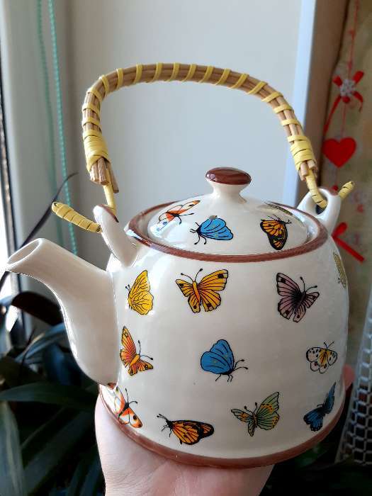 Фотография покупателя товара Чайник керамический заварочный с металлическим ситом «Бабочки», 900 мл - Фото 3
