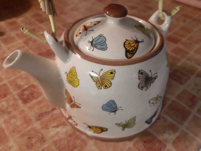 Фотография покупателя товара Чайник керамический заварочный с металлическим ситом «Бабочки», 900 мл - Фото 4