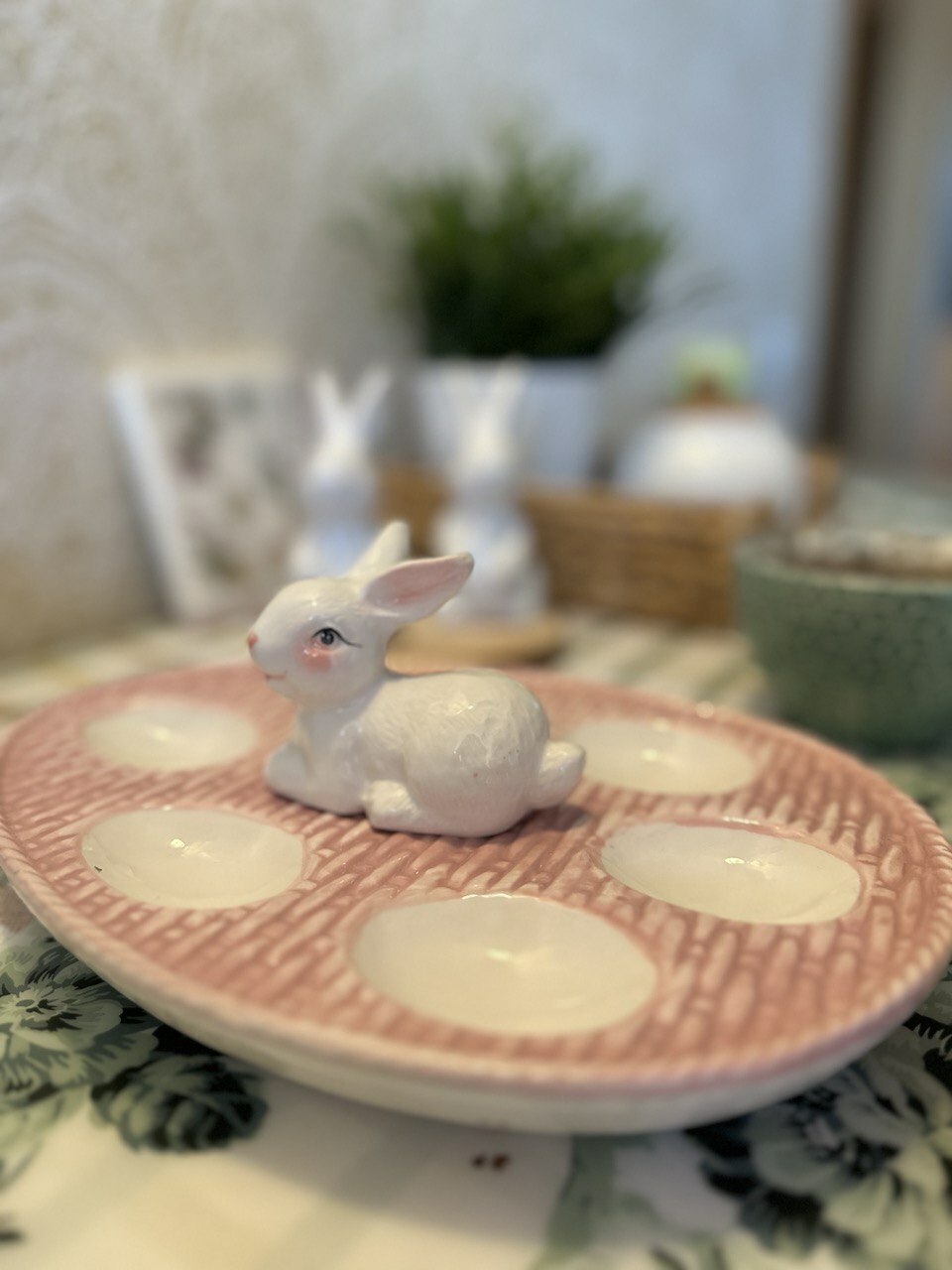 Фотография покупателя товара Подставка для яиц Доляна «Зайка», 25×18×9 см, цвет розовый