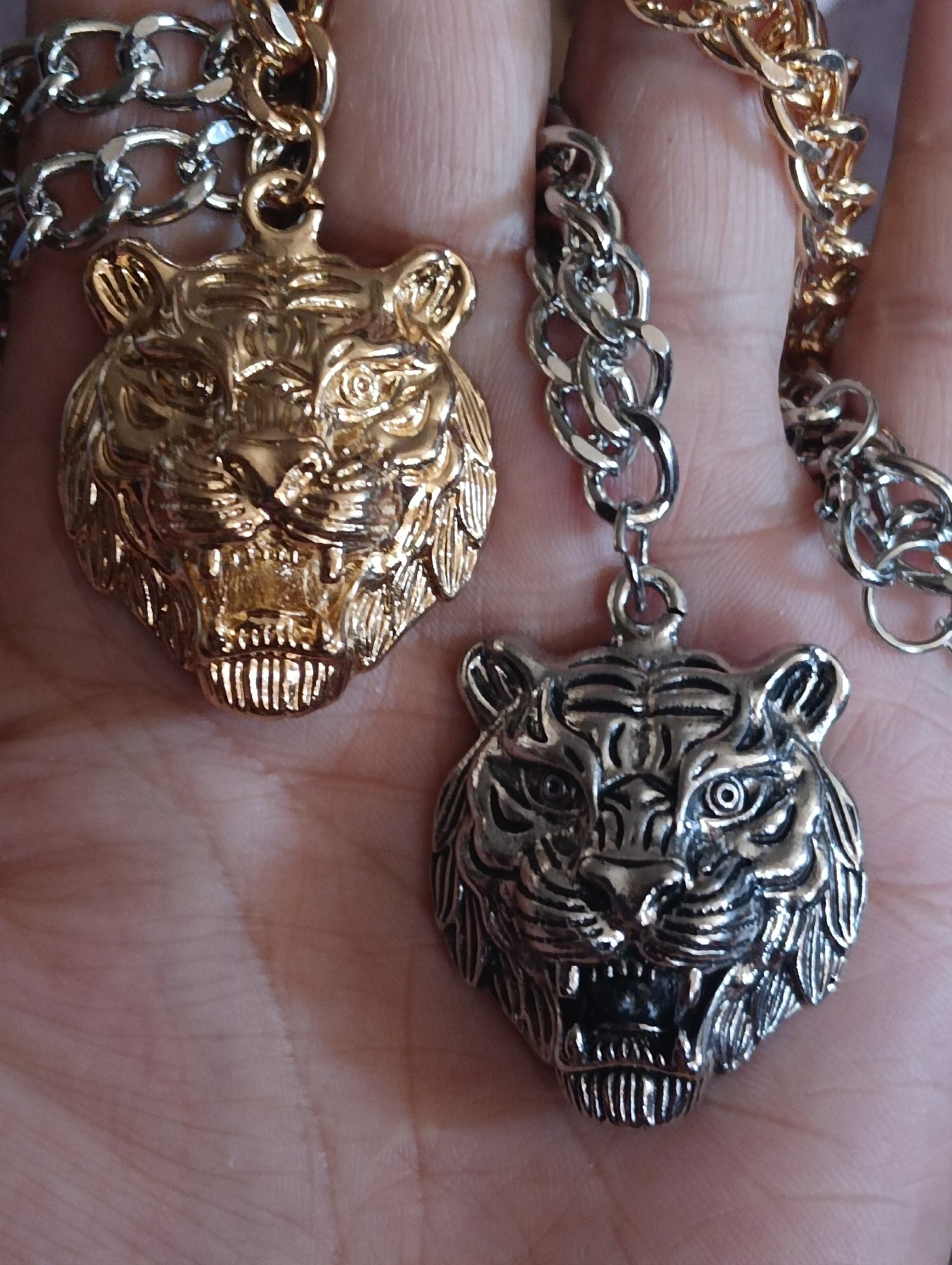Фотография покупателя товара Кулон «Цепь» тигр, цвет серебро, 42 см - Фото 2