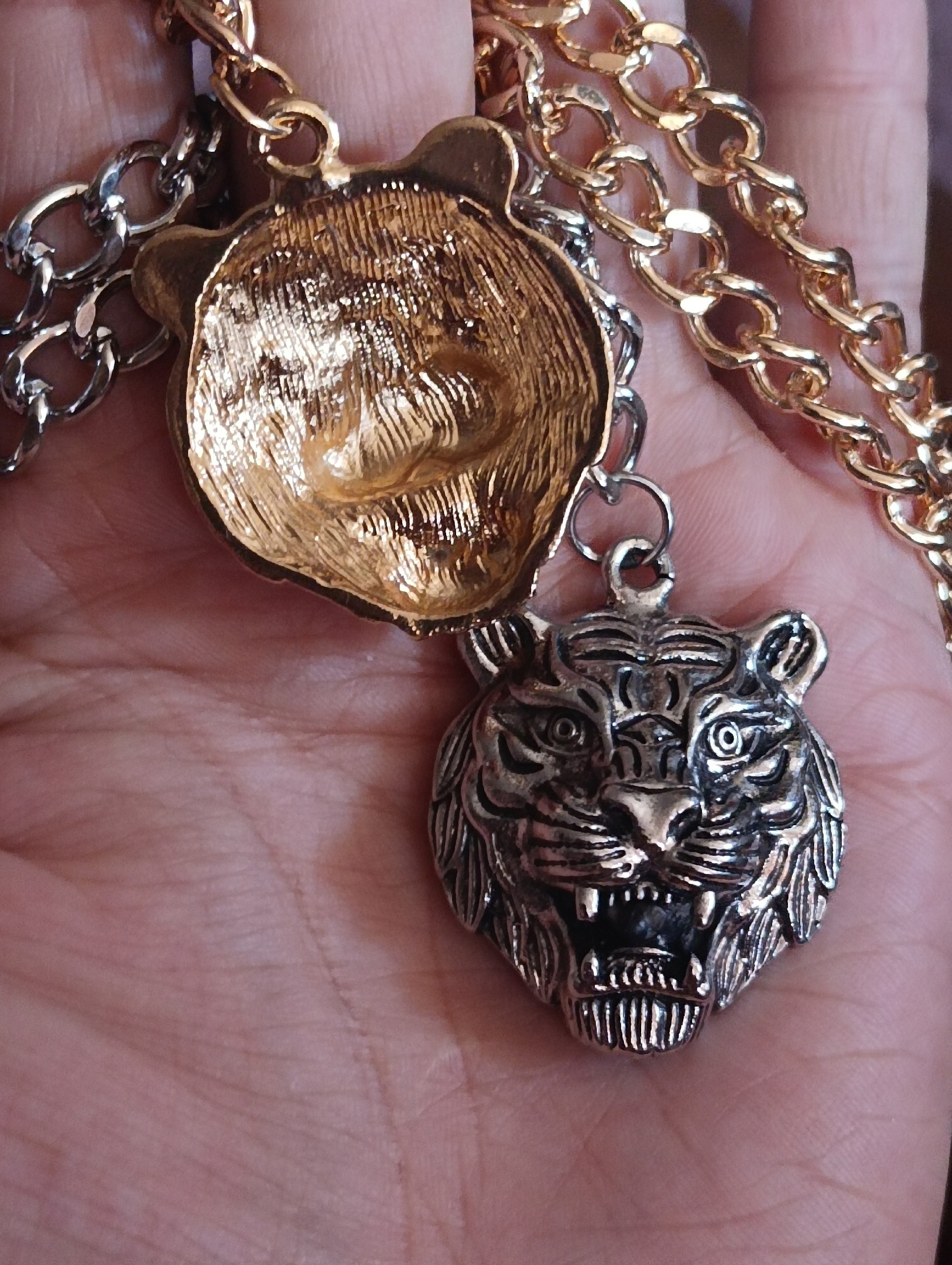 Фотография покупателя товара Кулон «Цепь» тигр, цвет серебро, 42 см - Фото 1