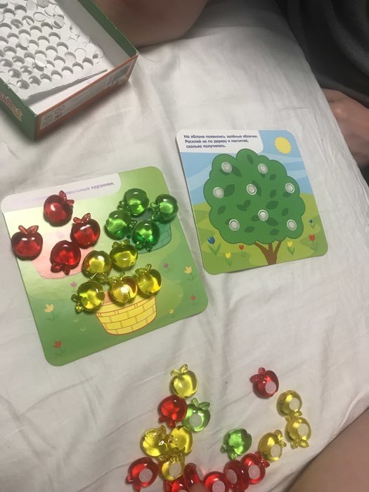 Фотография покупателя товара Обучающая игра-сортер «Считаем яблочки», 36 разноцветных яблочек - Фото 2