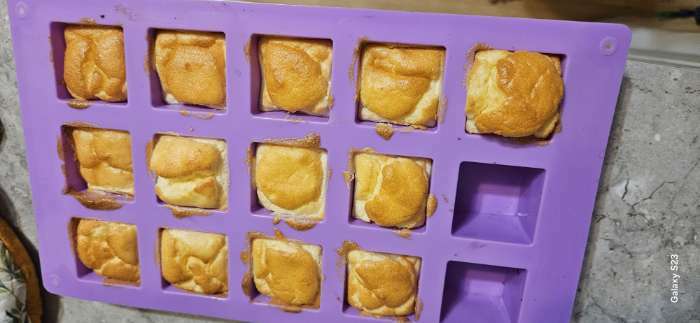 Фотография покупателя товара Форма для выпечки Доляна «Фигуры.Куб», силикон, 26×15×3,2 см, 15 ячеек (3,4×3,4см), цвет фиолетовый - Фото 1