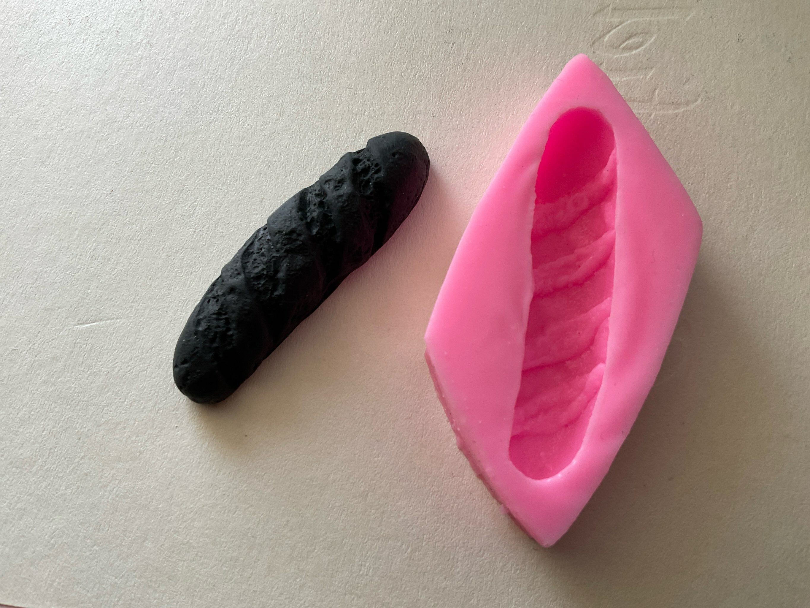 Фотография покупателя товара Молд «Багет», силикон, 7.5×3.5×1.5 см, цвет розовый - Фото 1