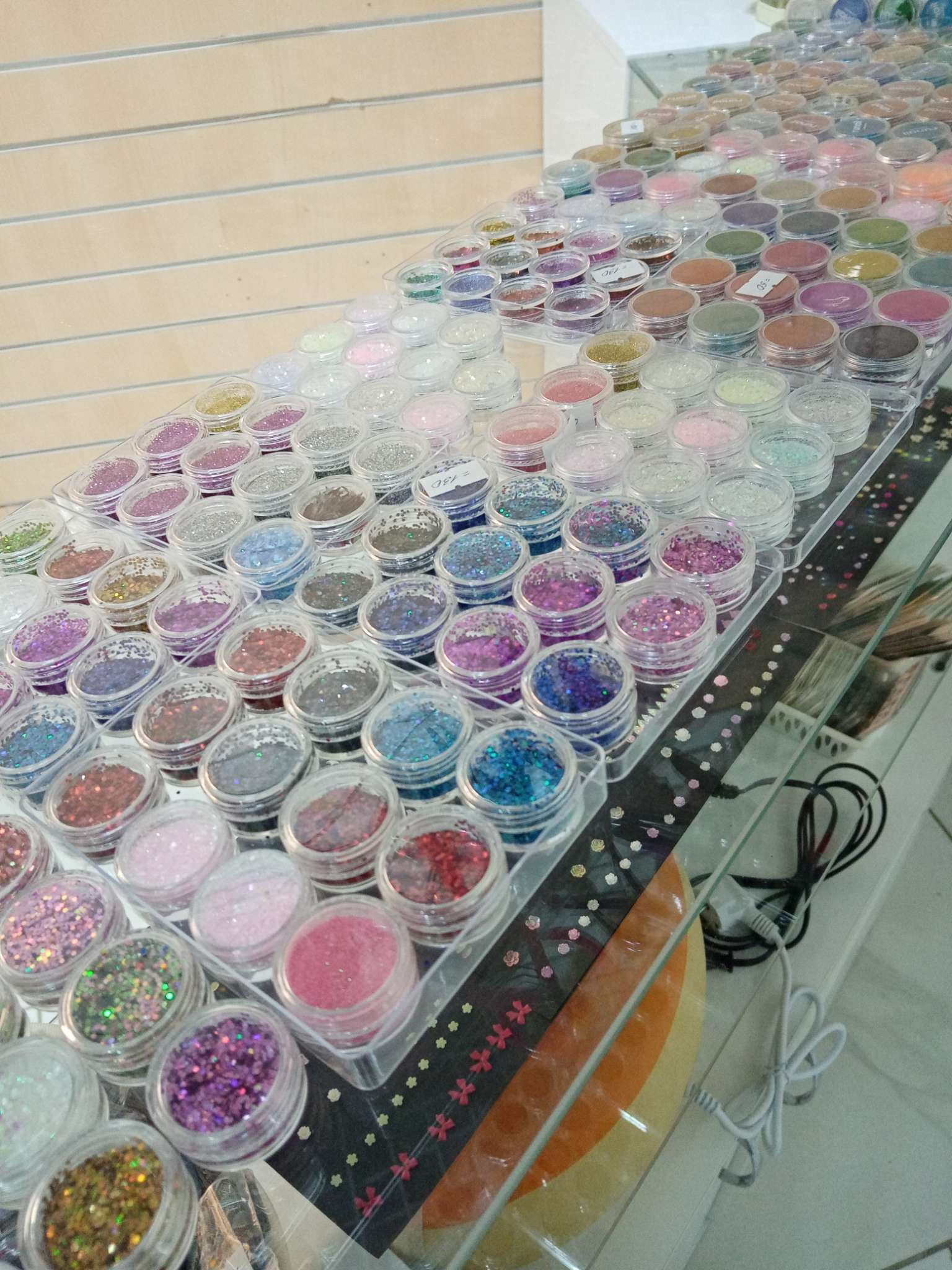 Фотография покупателя товара Набор баночек для декора, 12 шт, в органайзере, 4 мл, 12 × 10 × 3 см, цвет прозрачный