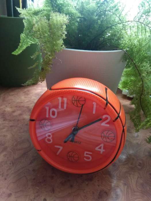 Фотография покупателя товара Часы - будильник настольные "Баскетбольный мяч", дискретный ход, 11 см, 11.5 х 11.5 см, АА - Фото 1