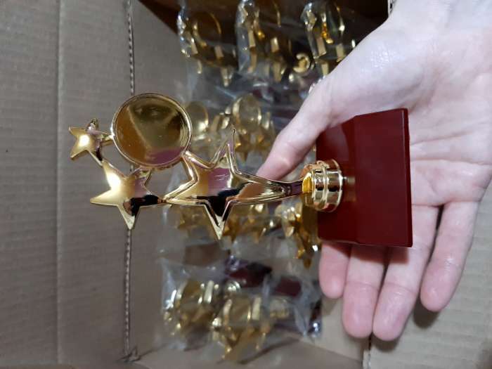 Фотография покупателя товара Наградная фигура под нанесение «Три звезды», подставка пластик красная, 6,8 х 15,3 см - Фото 1