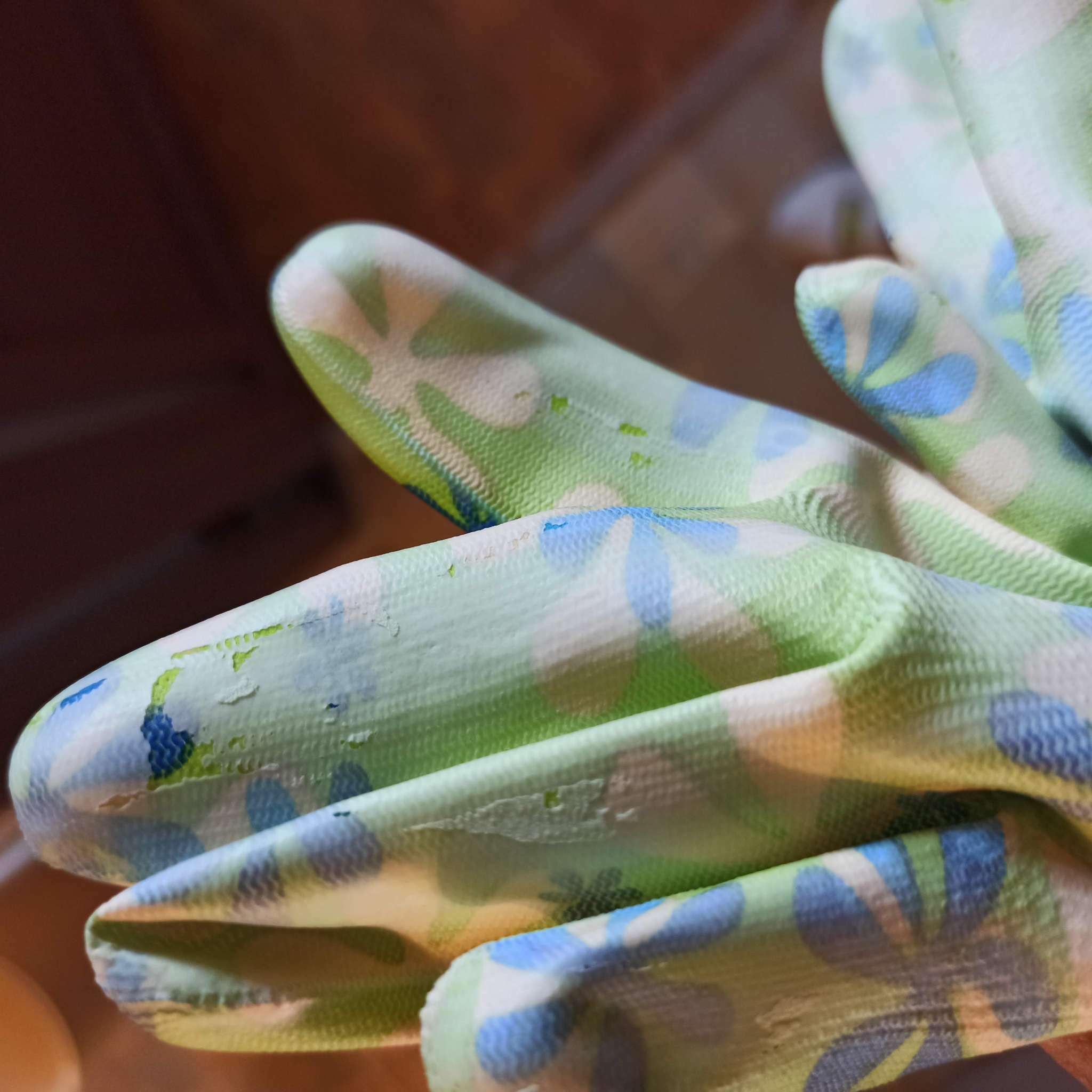 Фотография покупателя товара Перчатки садовые, нейлоновые, с нитриловым полуобливом, размер 10, цвет МИКС, Greengo