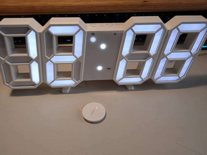 Фотография покупателя товара Часы электронные настольные "Цифры", с подвесом, белая индикация, 9 х 3 х 23 см, от USB - Фото 16