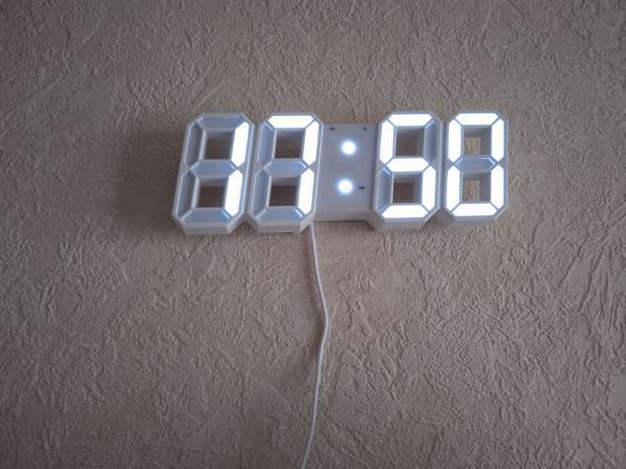 Фотография покупателя товара Часы электронные настольные "Цифры", с подвесом, белая индикация, 9 х 3 х 23 см, от USB - Фото 11