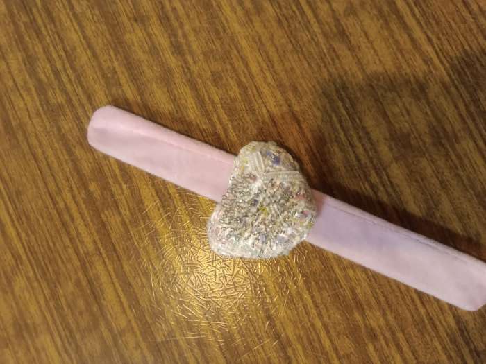 Фотография покупателя товара Игольница на браслете «Сердце», 24,5 × 5 см, цвет розовый - Фото 1