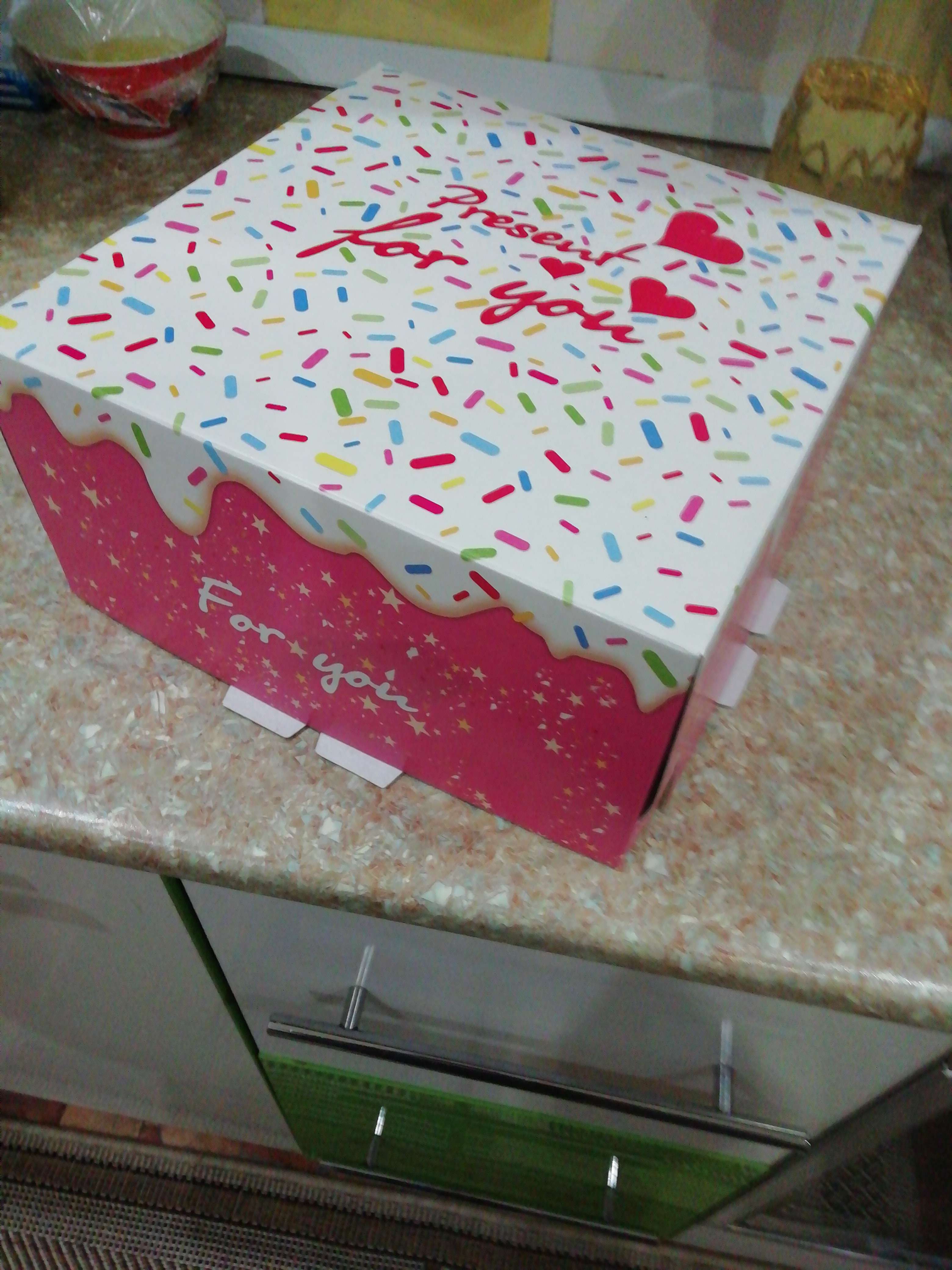 Фотография покупателя товара Кондитерская упаковка, короб, "Для тебя", 24 х 24 х 12 см, 1,5 кг - Фото 4