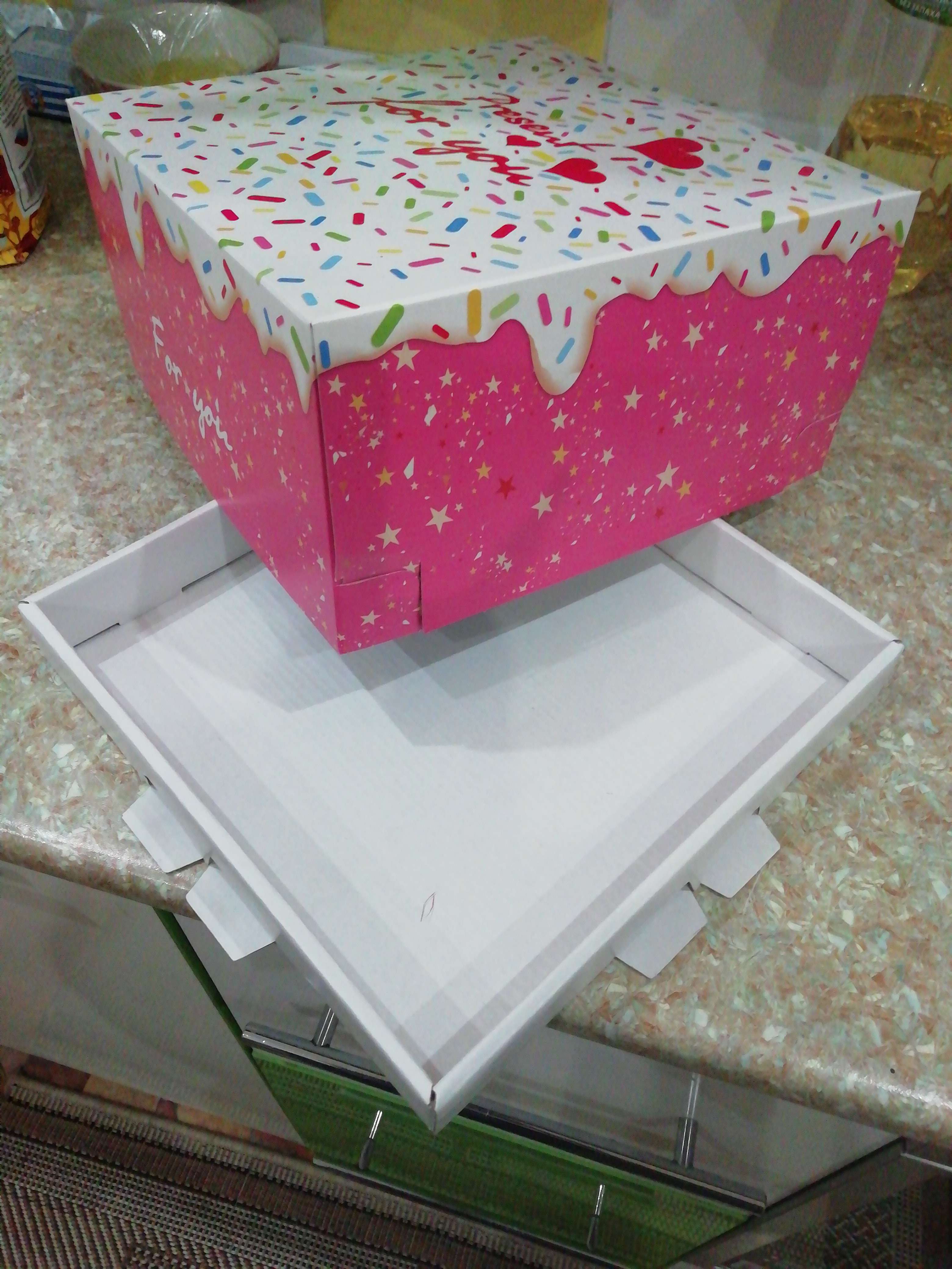 Фотография покупателя товара Кондитерская упаковка, короб, "Для тебя", 24 х 24 х 12 см, 1,5 кг - Фото 5