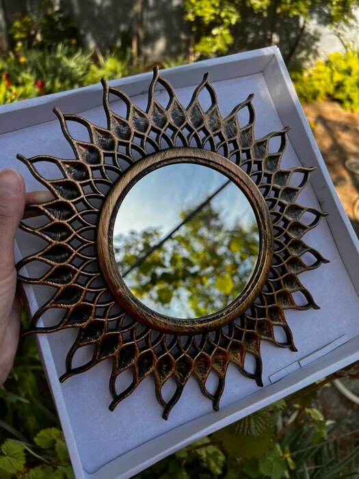 Фотография покупателя товара Зеркало настенное «Солнце», d зеркальной поверхности 10,5 см, цвет «состаренное золото»