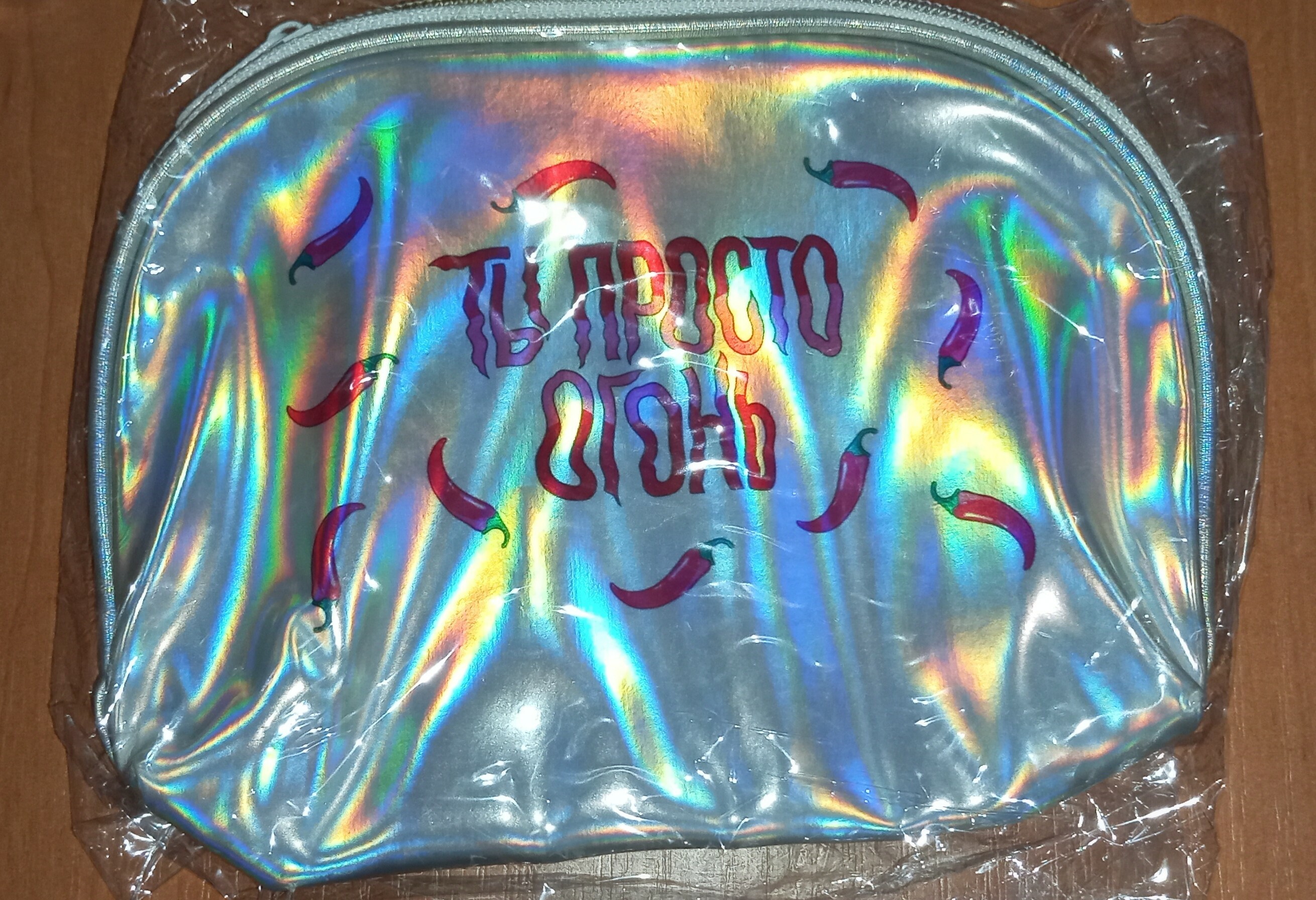 Фотография покупателя товара Косметичка-трапеция «В центре внимания», голографический PVC, 20×13 см - Фото 4