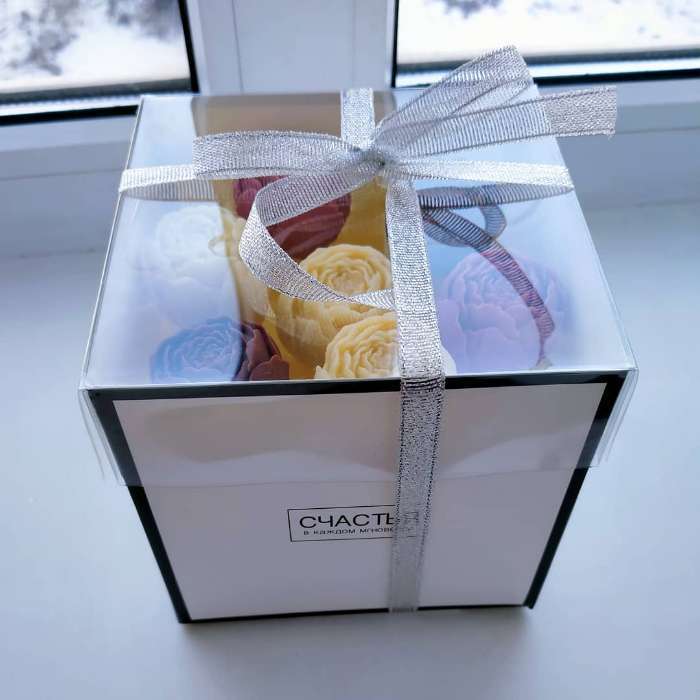Фотография покупателя товара Коробка подарочная для цветов с PVC крышкой, упаковка, «Счастья в каждом мгновении», 12 х 12 х 12 см - Фото 6