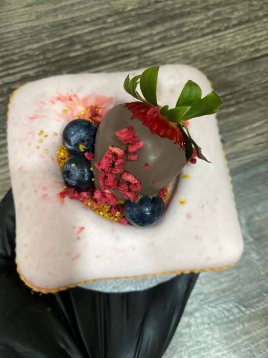 Фотография покупателя товара Форма для муссовых десертов и выпечки Доляна «Любовь в квадрате», 12×11,4 см, цвет белый - Фото 2