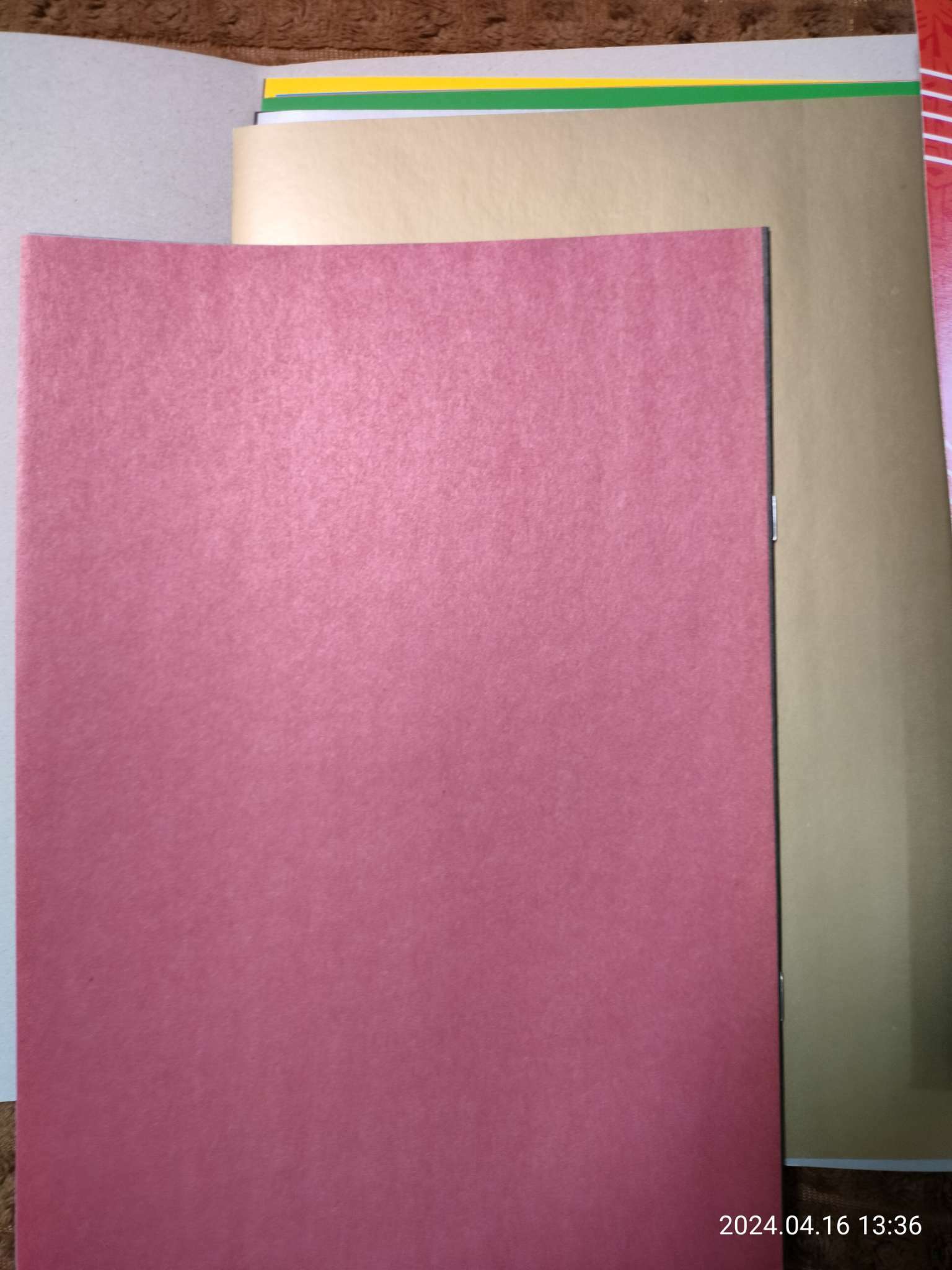 Фотография покупателя товара Набор для творчества «Трансформеры» А4: 10 л цветного одностороннего картона + 16 л цветной двусторонней бумаги - Фото 4