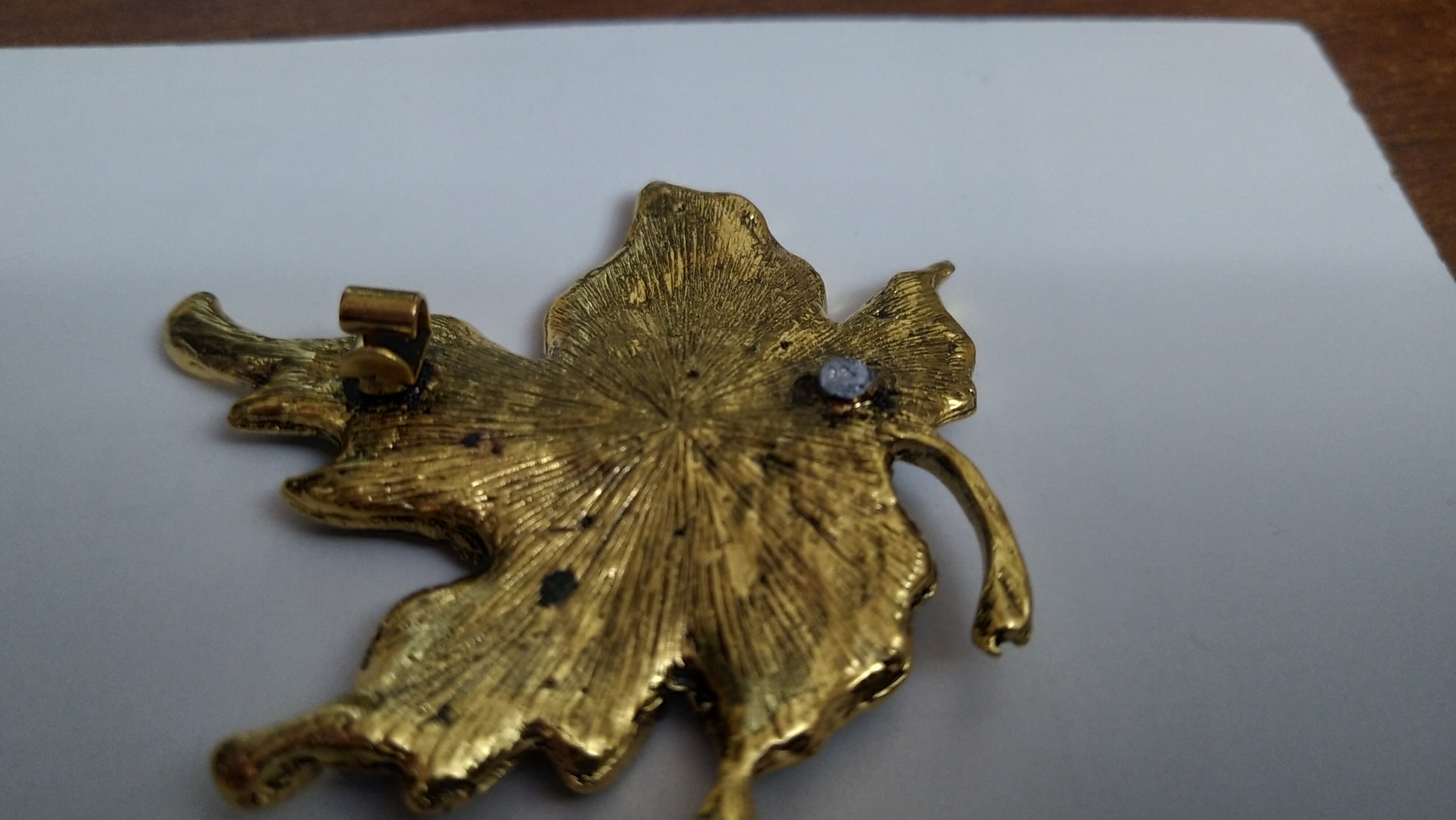 Фотография покупателя товара Брошь «Лист кленовый» драгоценный, цветная в чернёном золоте - Фото 3