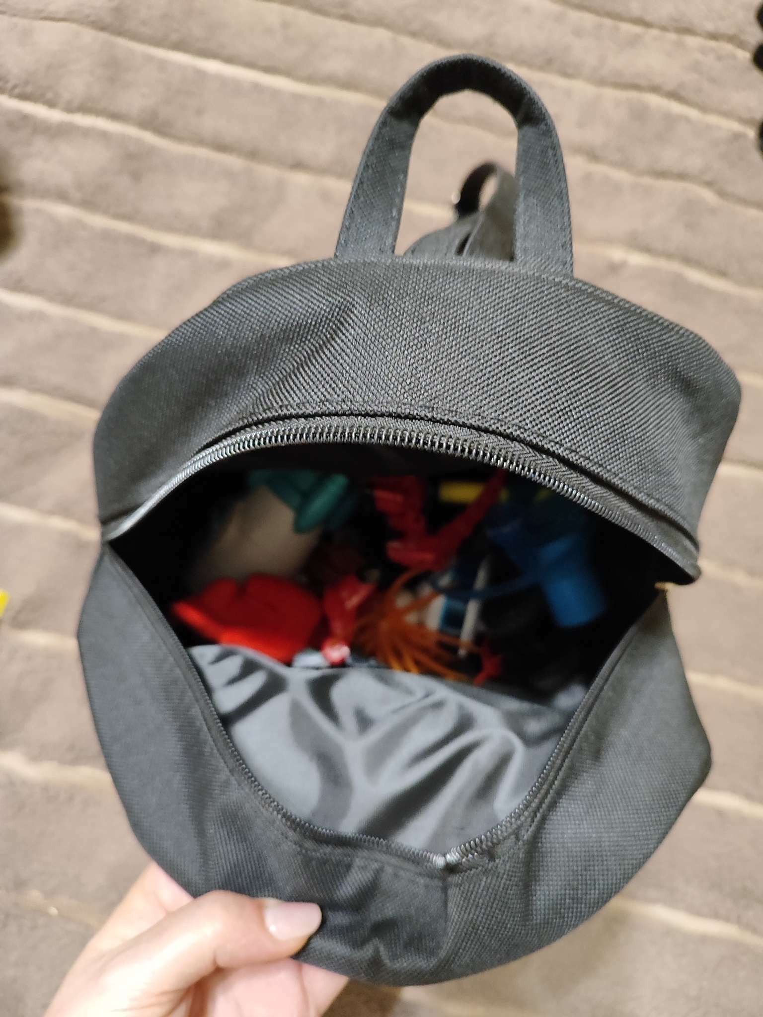 Фотография покупателя товара Рюкзак школьный текстильный c карманом «Машинка», светоотражающие элементы, 27×23×10 см - Фото 3