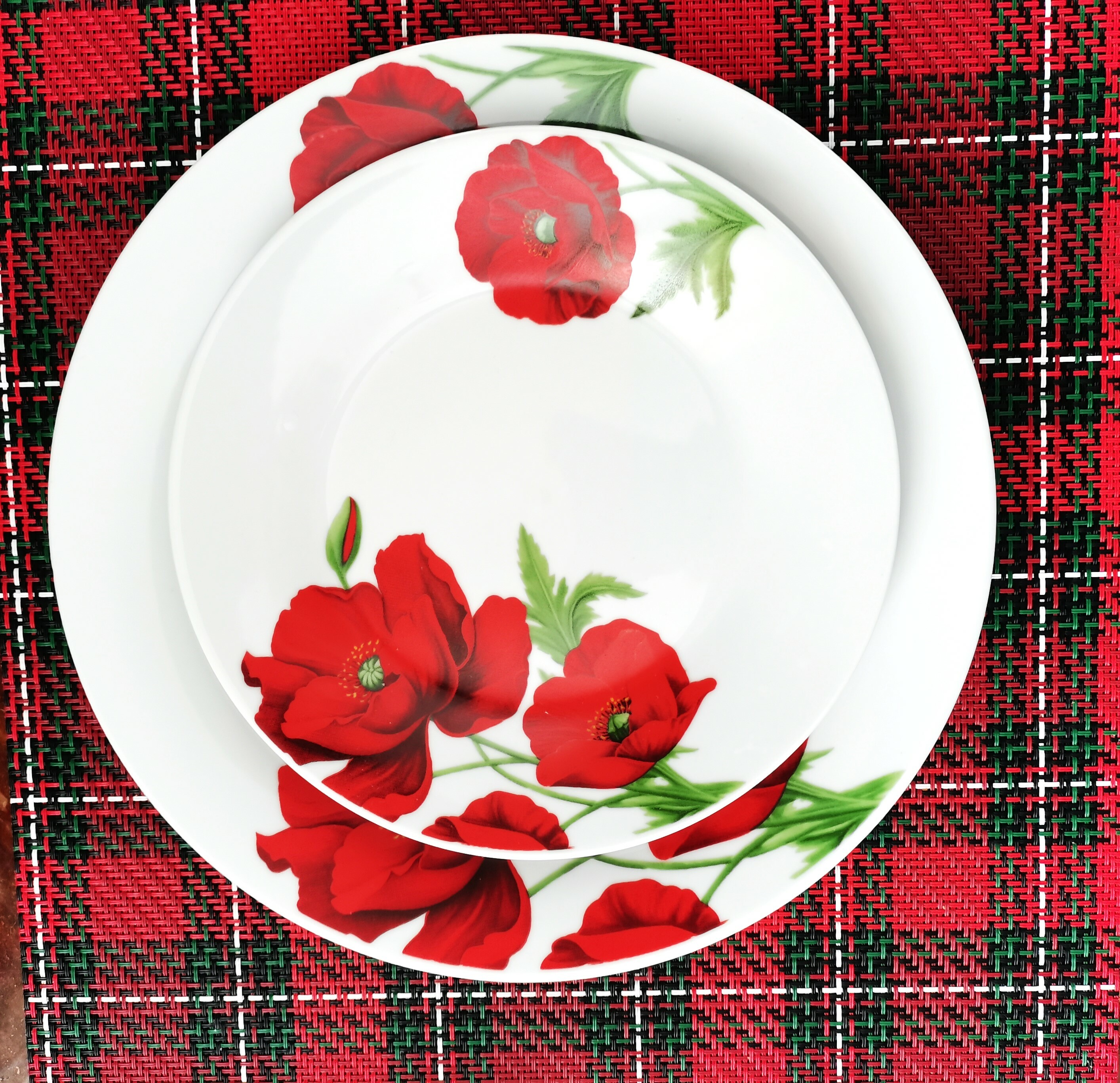 Фотография покупателя товара Тарелка керамическая обеденная Доляна «Маки», d=23 см, цвет белый