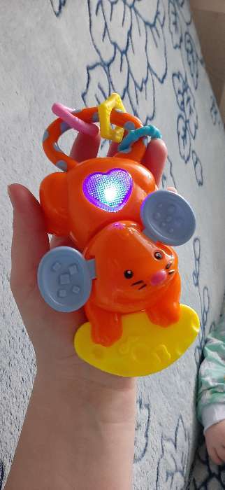 Фотография покупателя товара Музыкальная погремушка «Мышка», свет, звук, цвет МИКС