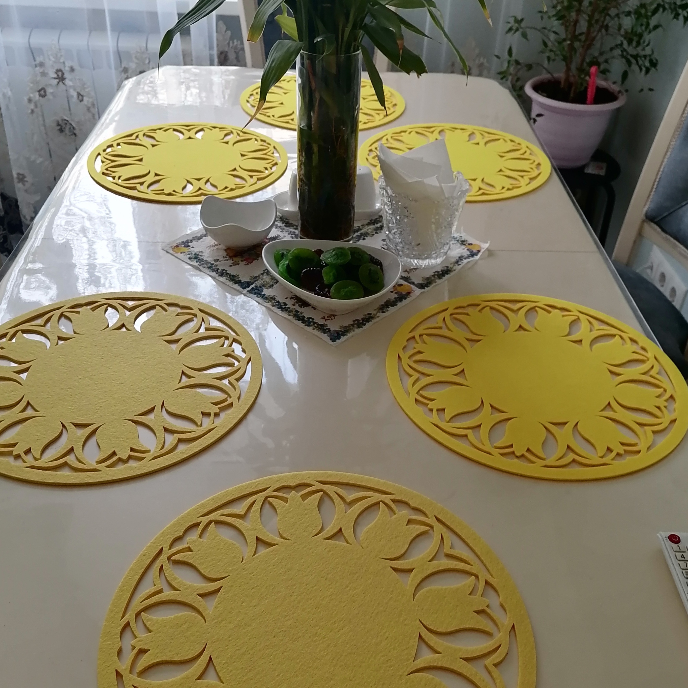 Фотография покупателя товара Салфетка декоративная Доляна"Тюльпаны" цвет желтый,d 30 см, 100% п/э, фетр - Фото 1