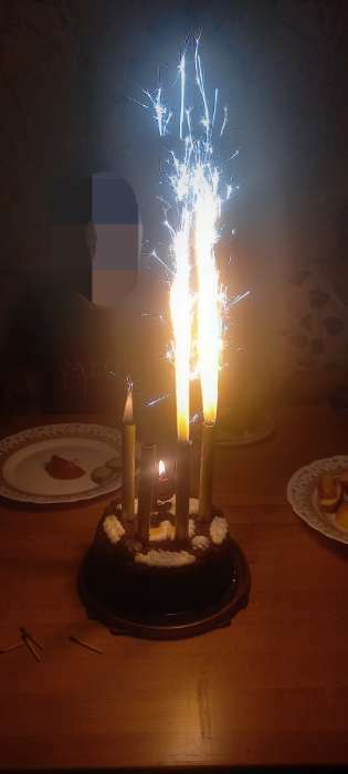 Фотография покупателя товара Свечи фонтаны для торта "Цветные искры", 10 см, 30 секунд, цветное пламя, 4 шт - Фото 5