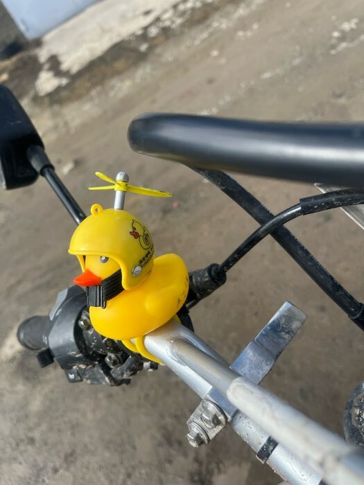 Фотография покупателя товара Утка с пропеллером, крепление на руль, желтый, микс - Фото 2