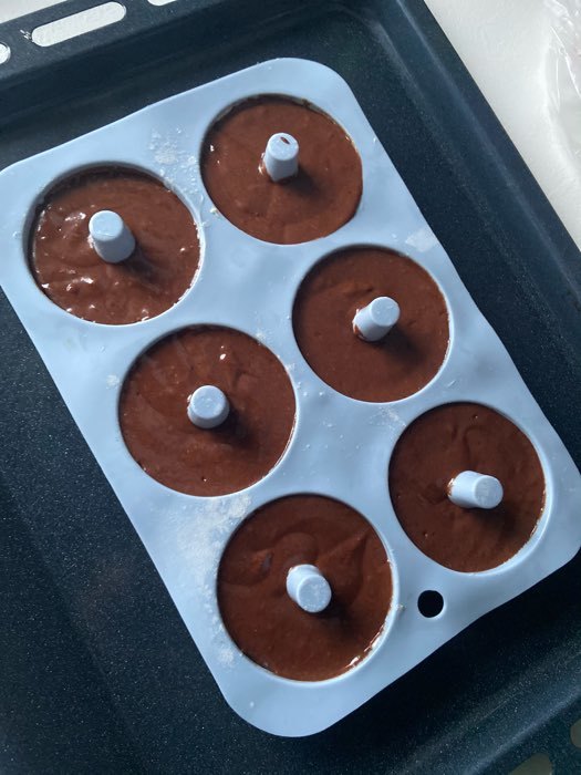 Фотография покупателя товара Форма для выпечки Доляна «Пончик», силикон, 26×18×2,5 см, 6 ячеек (d=7,5 см), цвет персиковый - Фото 16