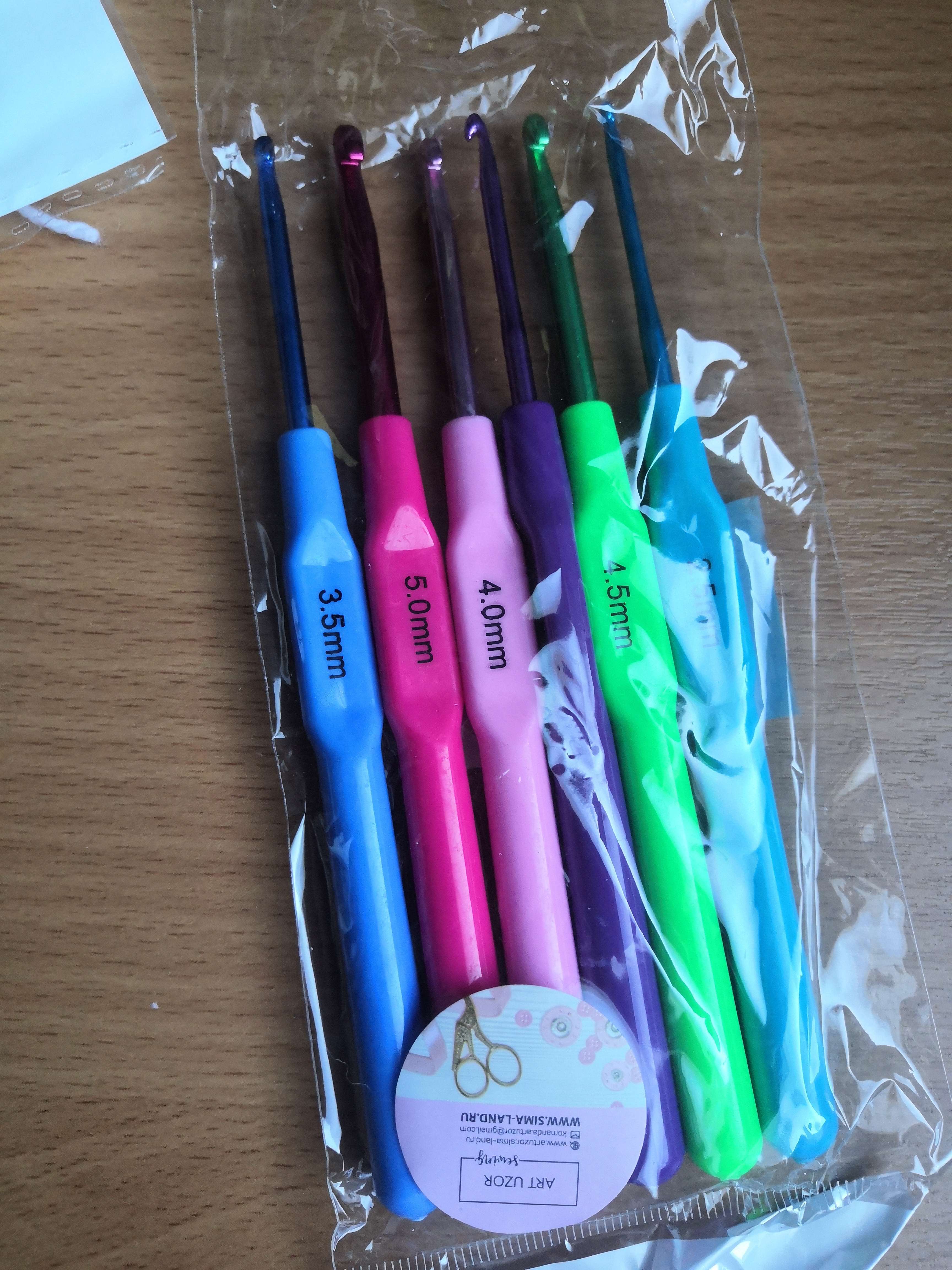 Фотография покупателя товара Набор крючков для вязания, с пластиковой ручкой, d = 2,5-5 мм, 14 см, 6 шт, цвет разноцветный - Фото 2