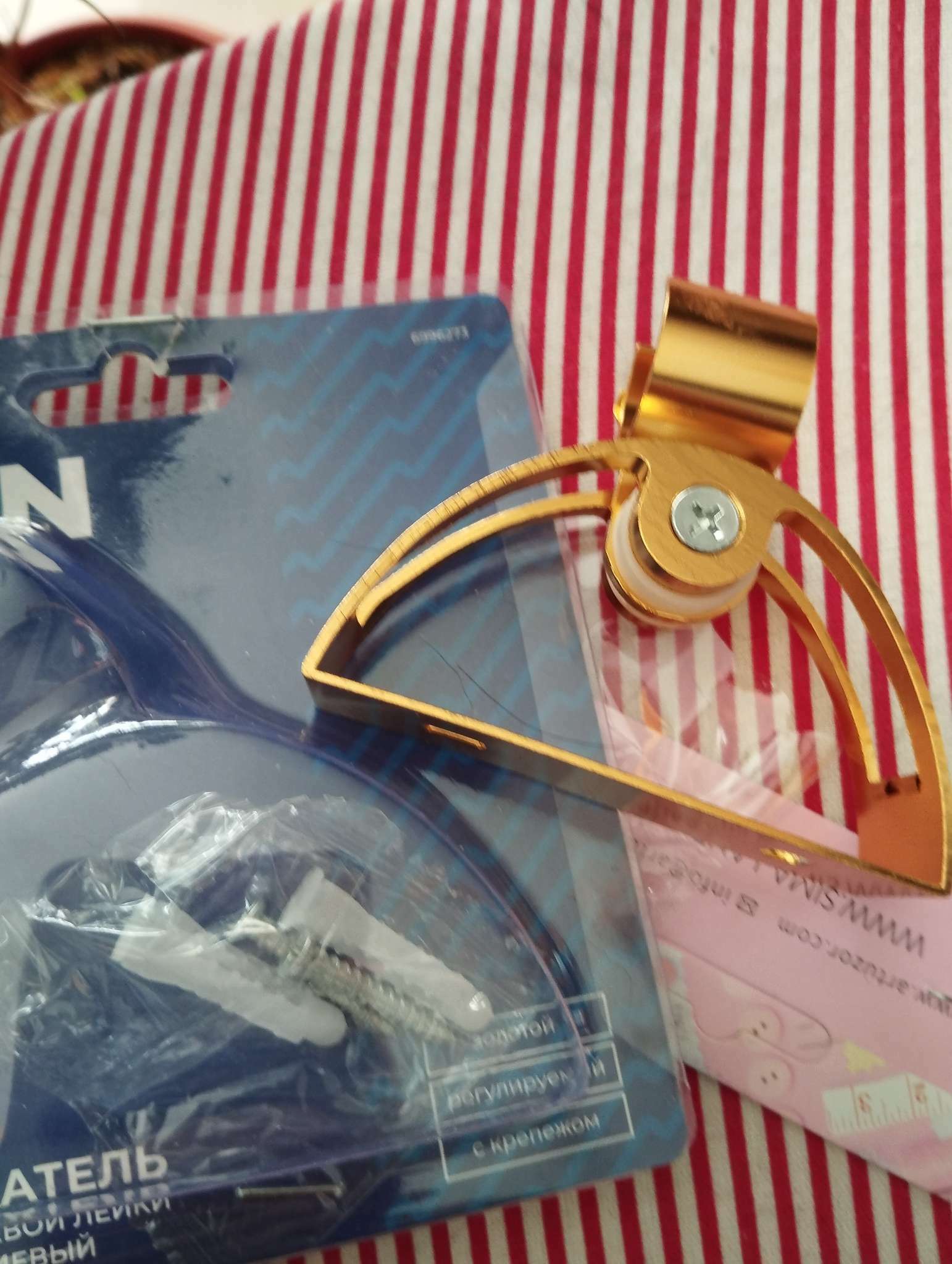 Фотография покупателя товара Держатель для душевой лейки ZEIN Z65, регулируемый, алюминий, золотой - Фото 1