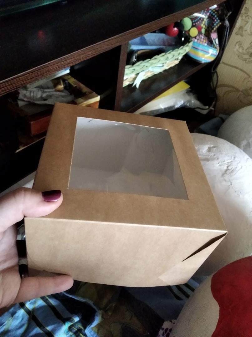 Фотография покупателя товара Кондитерская складная коробка для капкейков с окном на 4 шт, крафт 16 х 16 х 10 см
