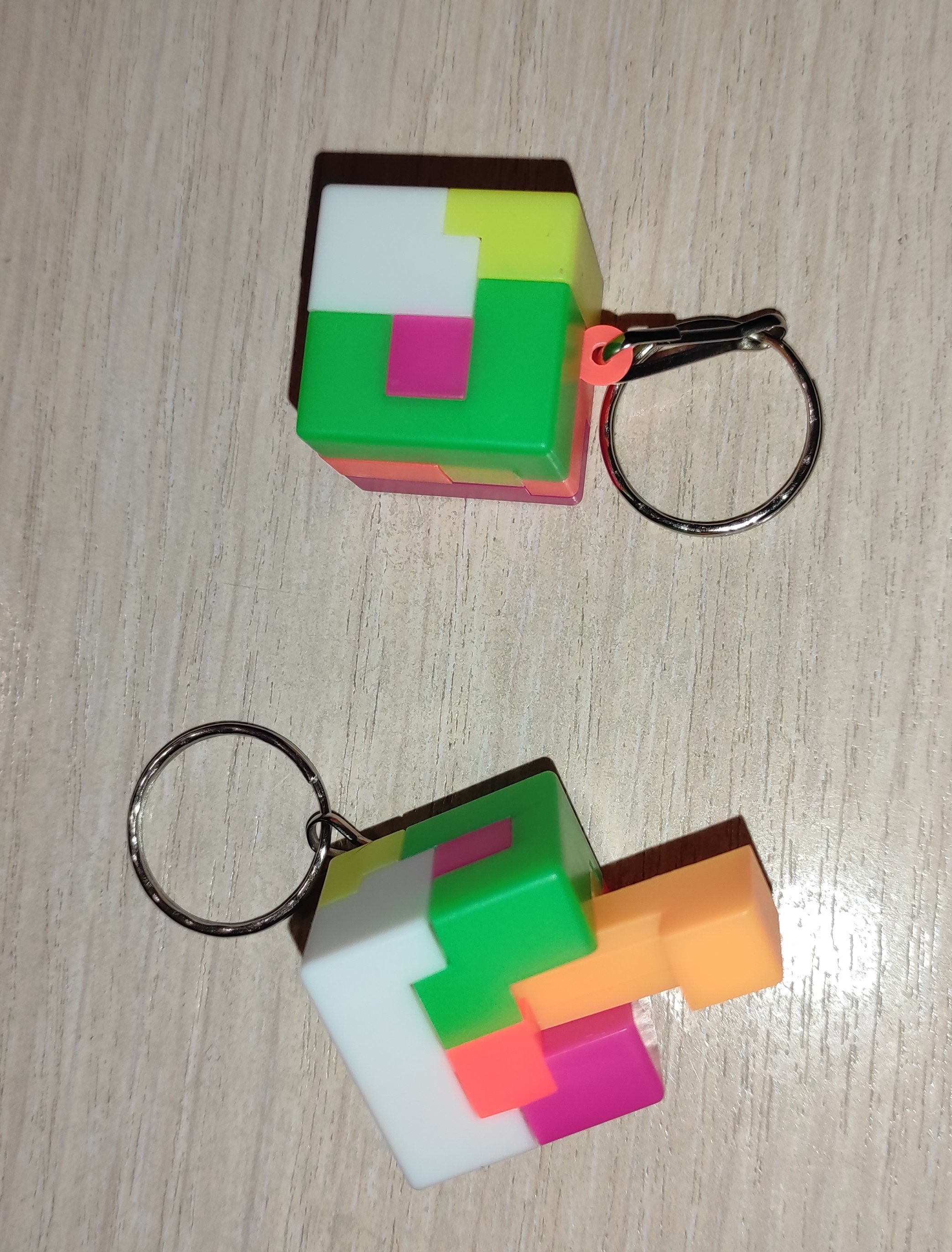 Фотография покупателя товара Брелок пластик головоломка "Кубик" 3,5х3,5 см - Фото 1