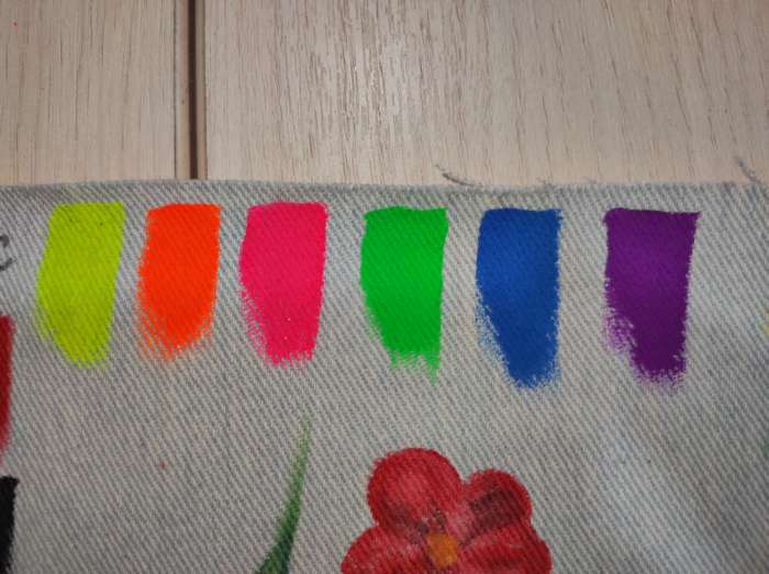 Фотография покупателя товара Краска по ткани, набор 6 цветов х 5 мл, Луч, флуоресцентная, акриловая на водной основе, с кистью