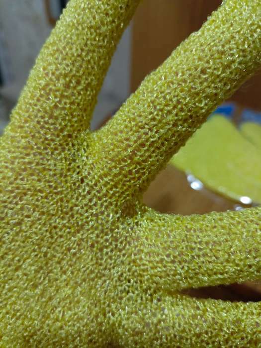 Фотография покупателя товара Мочалка-перчатка массажная Доляна, 14×18 см, однотонная, цвет МИКС - Фото 11