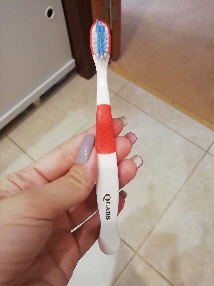 Фотография покупателя товара Детская зубная щётка «Ассорти»,двухкомпонентная ручка, мягкая щетина - Фото 10