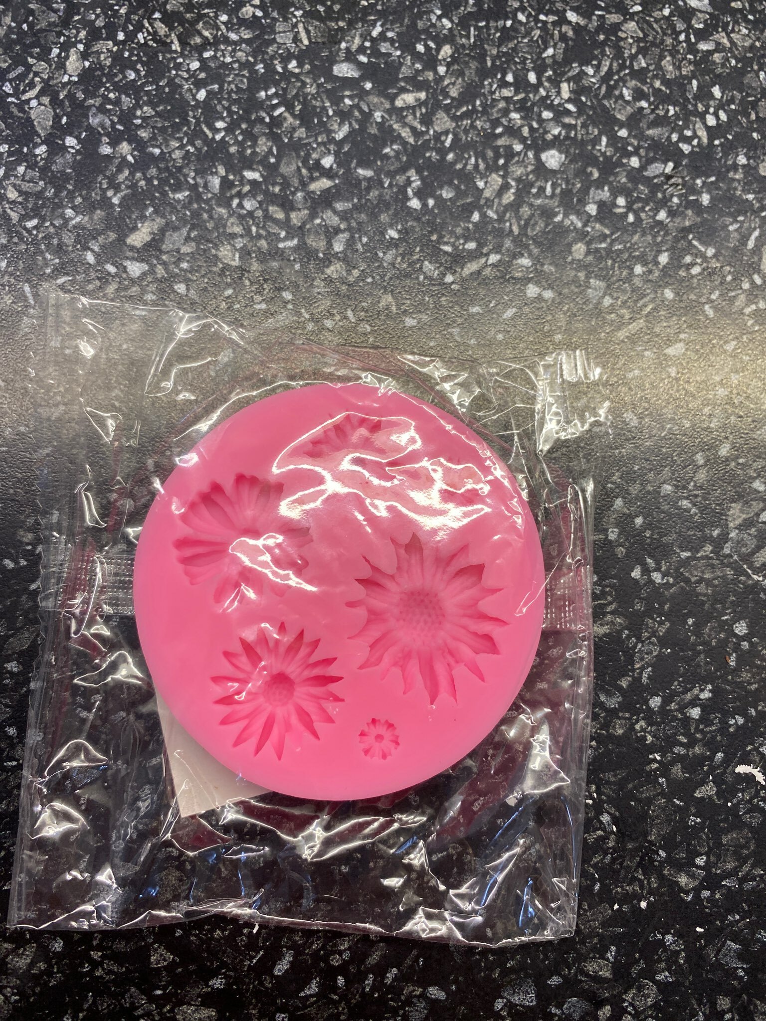 Фотография покупателя товара Молд для заливки Доляна «Цветы», силикон, d=7.5 см, розовый - Фото 11