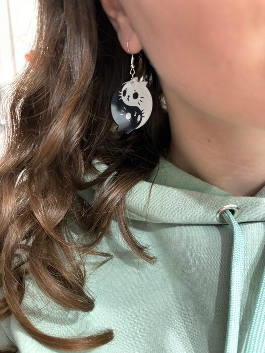 Фотография покупателя товара Серьги акриловые «Инь-ян» котики, цвет чёрно-белый - Фото 2