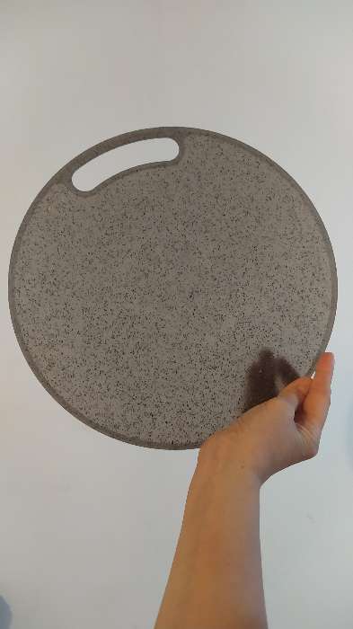 Фотография покупателя товара Доска разделочная пластиковая круглая 31 х 31 см "Эко", цвет бежевый - Фото 3
