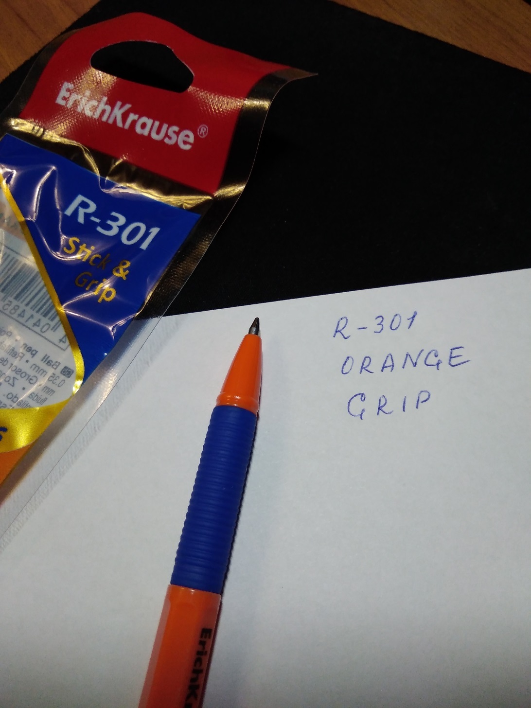 Фотография покупателя товара Набор ручек шариковых 3 штуки ErichKrause R-301 Orange Stick & Grip, узел 0.7 мм, чернила синие, резиновый упор, длина линии письма 1000 метров, европодвес