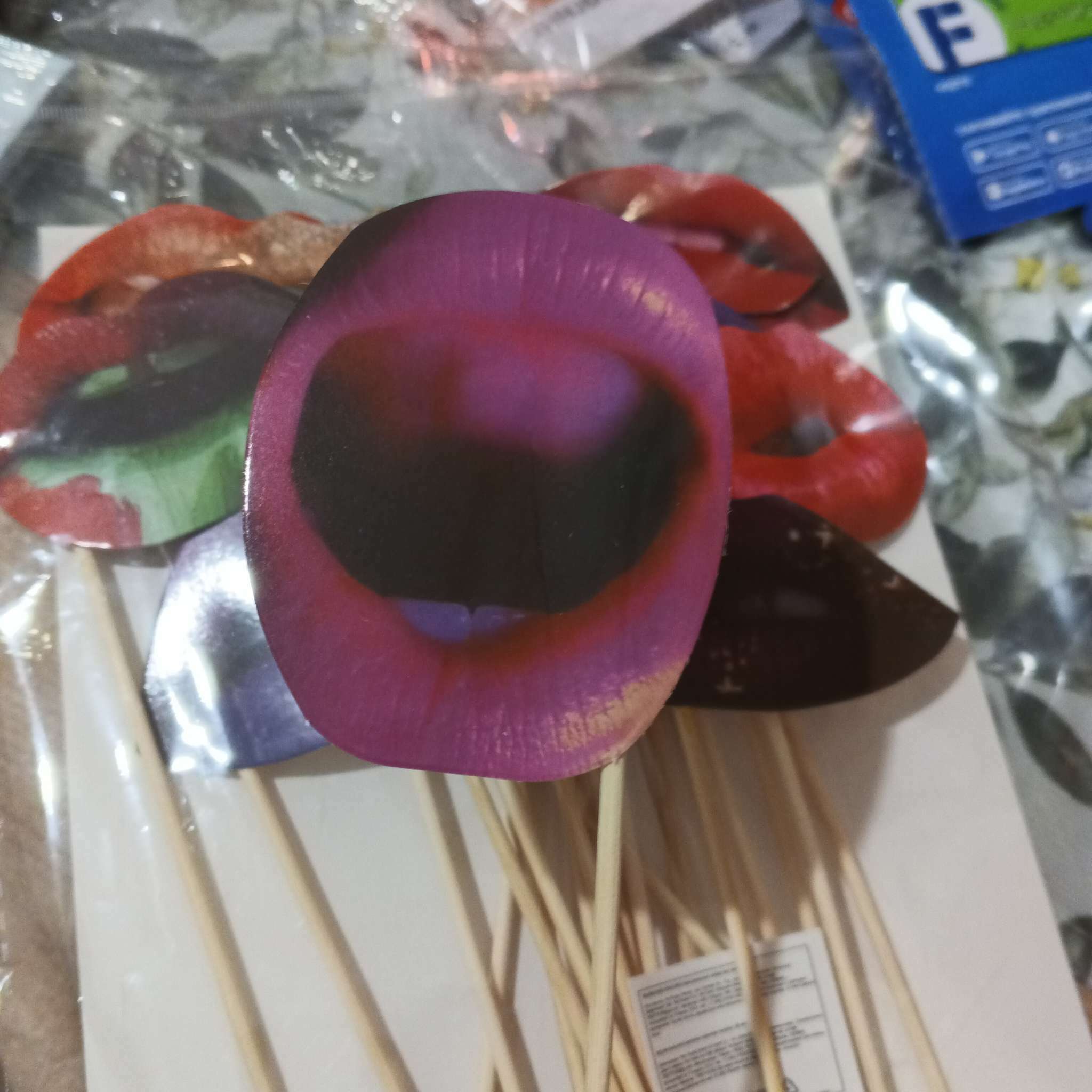 Фотография покупателя товара Карнавальный набор для фотосессии «Губы», 20 предметов - Фото 1