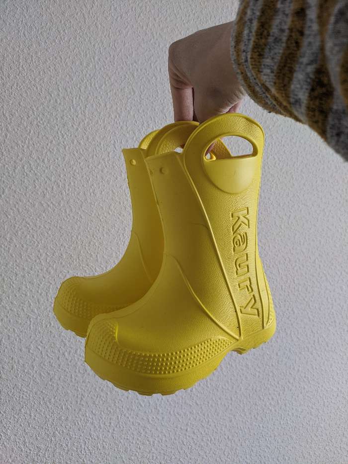 Фотография покупателя товара Сапоги резиновые детские, цвет жёлтый, размер 24-25 - Фото 2