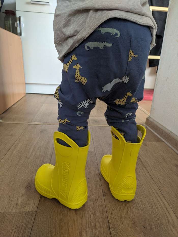 Фотография покупателя товара Сапоги резиновые детские, цвет жёлтый, размер 24-25 - Фото 5