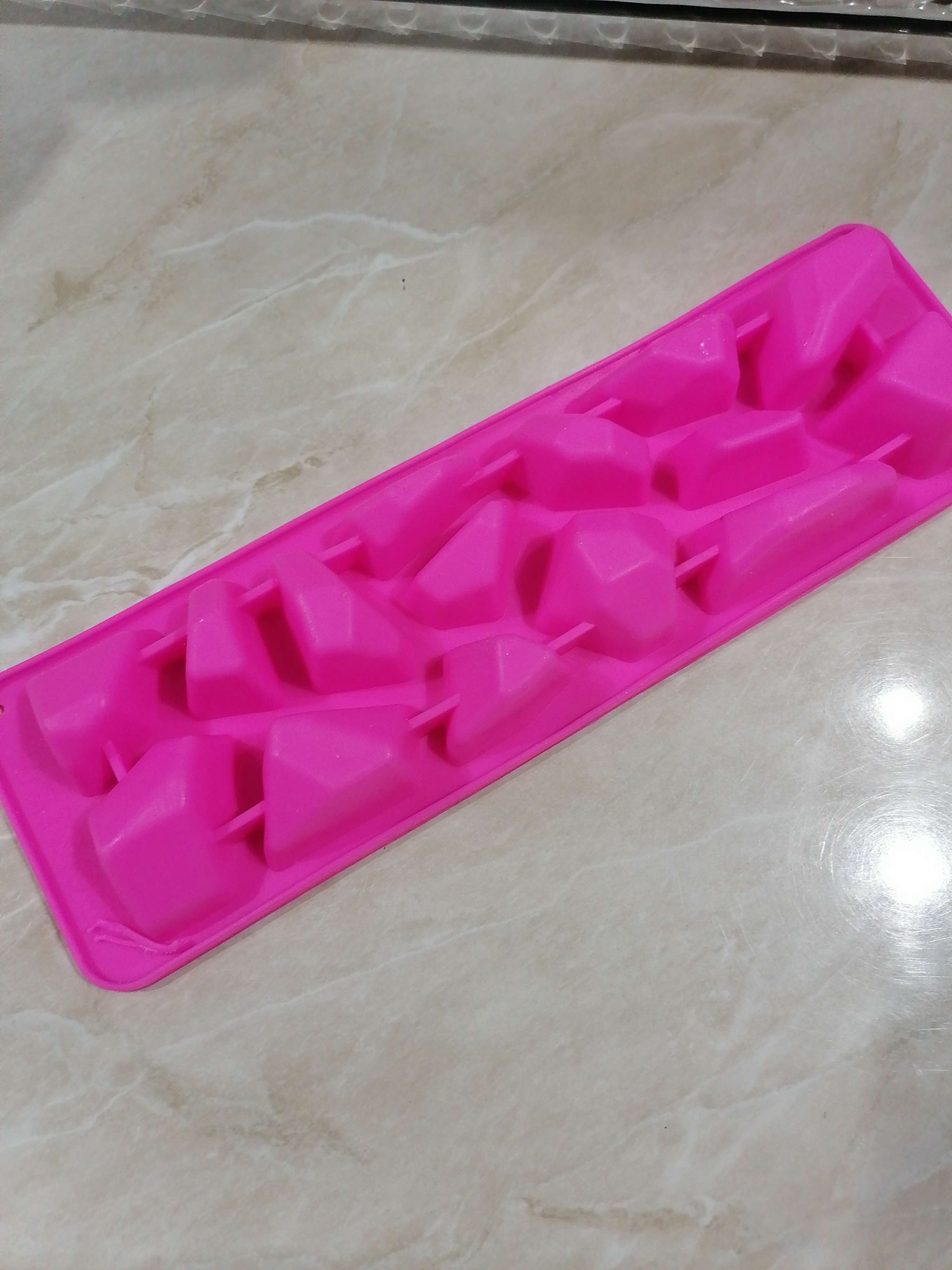Фотография покупателя товара Форма для льда Доляна «Дроблёный лёд», силикон, 23,5×7×2,5 см, 15 ячеек (3,8×2,5 см), цвет МИКС