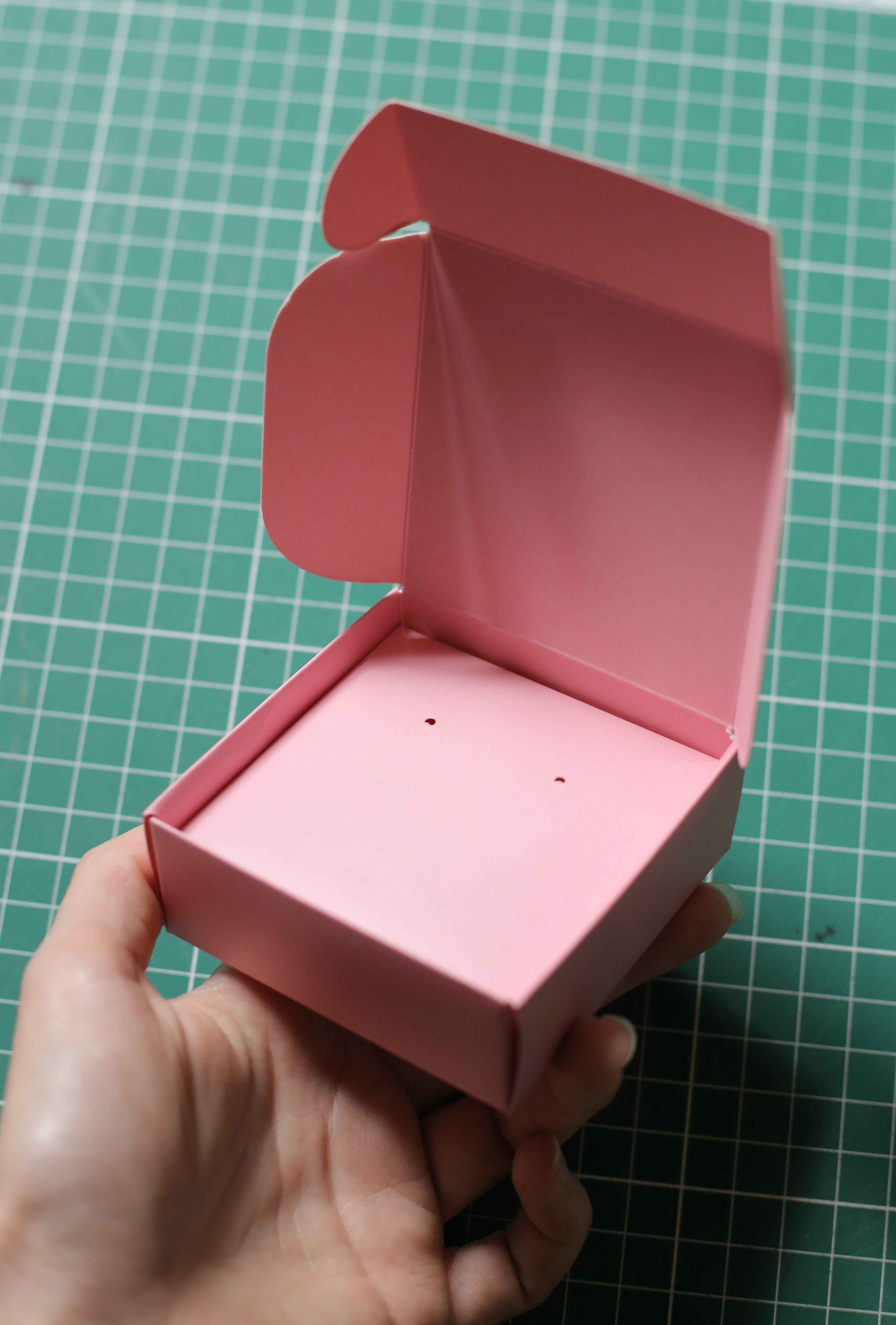 Фотография покупателя товара Коробка подарочная под бижутерию двухсторонняя, упаковка, «Красная», 7.5×7.5×3 см - Фото 10