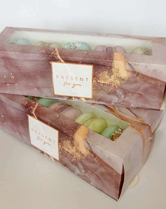 Фотография покупателя товара Коробка для макарун, кондитерская упаковка «Present», 18 х 5.5 х 5.5 см - Фото 1