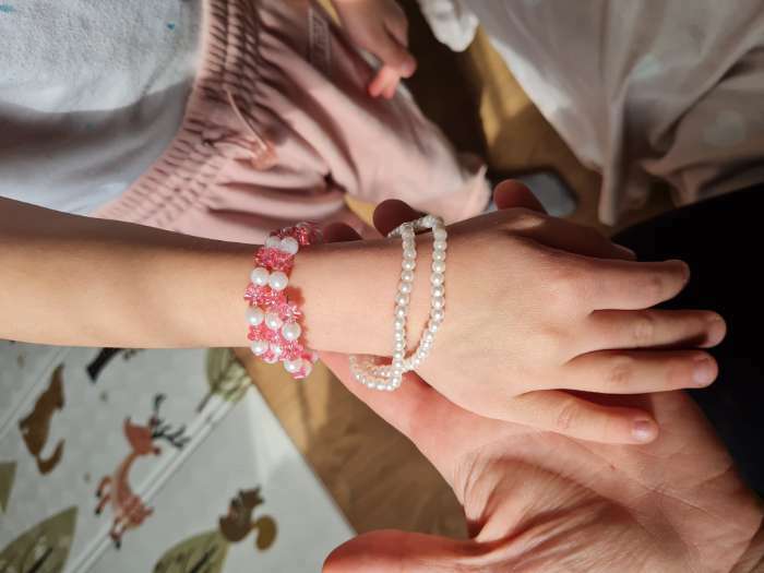 Фотография покупателя товара Браслет-пружинка детский «Выбражулька» цветочки хрустальные, цвет бело-розовый