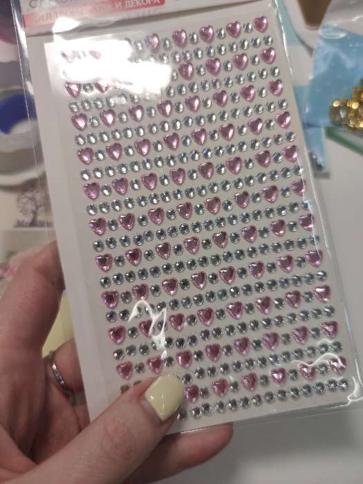 Фотография покупателя товара Стразы самоклеящиеся "Нежные кристаллы", ассорти, 4-6 мм, 363 шт